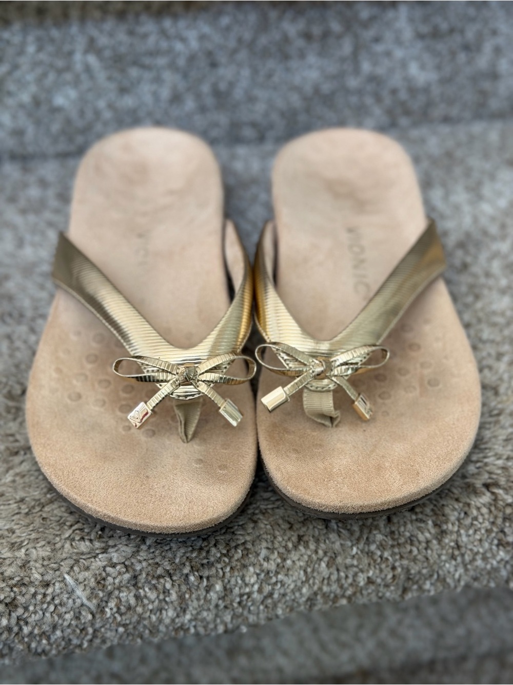 Vionic Bella II Gold Bow Tie Sandals Slides. Comfort. Feminine. EUC. SZ 7. Beach - Picture 2 of 7